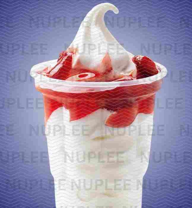 Anuncio - Sundae de vainilla con mermelada de fresa